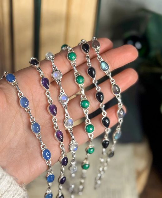 Pulseras de plata con mineral