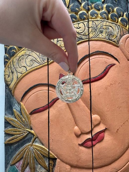 Colgante de plata lisa. Pentagrama