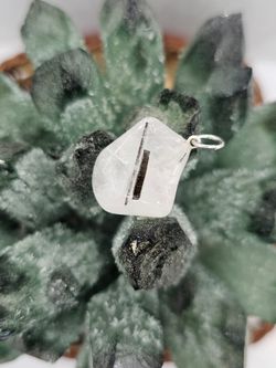 COLGANTE PLATA CON MINERAL Cuarzo Blanco con turmalina