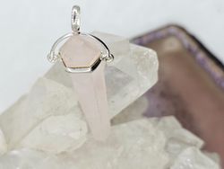 COLGANTE PLATA CON MINERAL Punta biterminada balancín Cuarzo Rosa