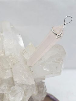 COLGANTE PLATA CON MINERAL Punta biterminada balancín Cuarzo Rosa