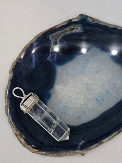 COLGANTE PLATA CON MINERAL Punta cuarzo blanco