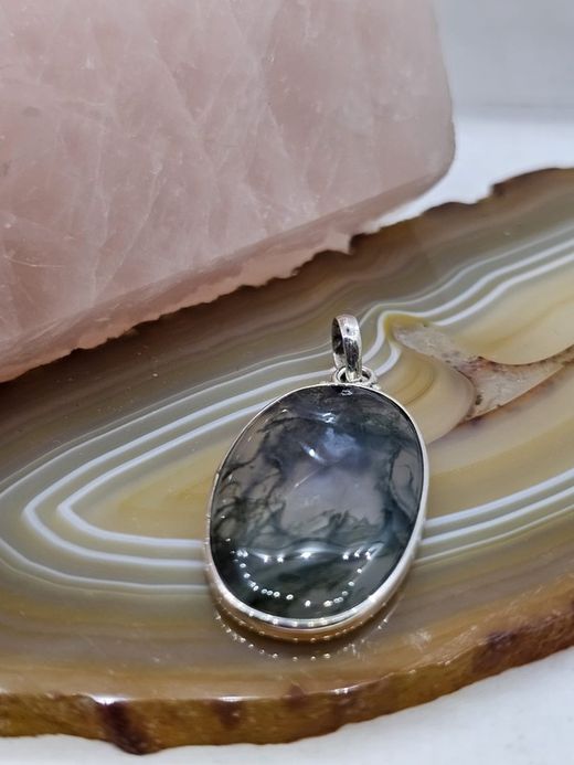Colgantes de plata con mineral. Ágata de musgo