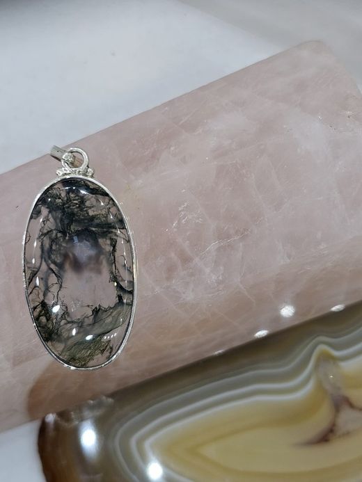 Colgantes de plata con mineral. Ágata de musgo