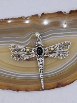 Colgantes de plata con mineral. Colgante libélula con onix.