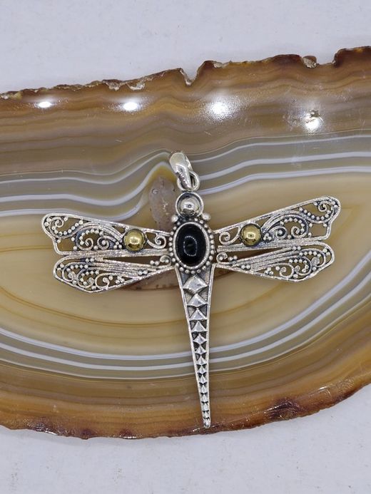 Colgantes de plata con mineral. Colgante libélula con onix.