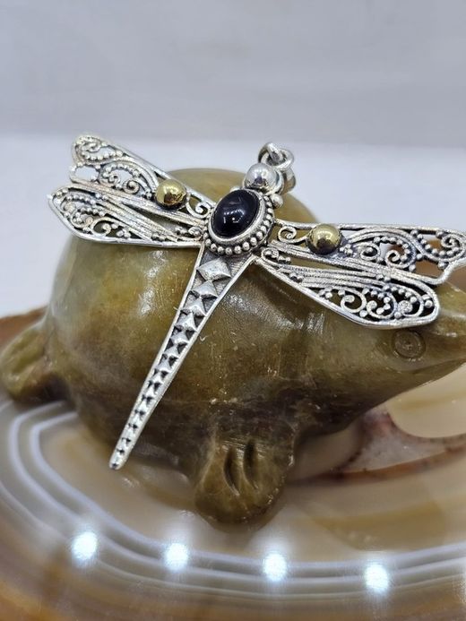 Colgantes de plata con mineral. Colgante libélula con onix.