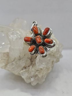 Colgantes de plata con mineral. Coral natural