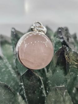 Colgantes de plata con mineral. Cuarzo rosa