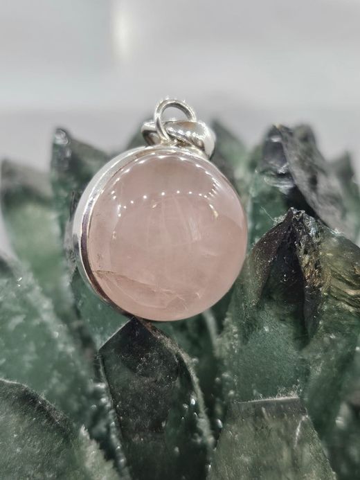 Colgantes de plata con mineral. Cuarzo rosa