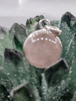 Colgantes de plata con mineral. Cuarzo rosa
