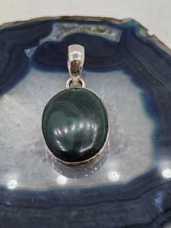 Colgantes de plata con mineral. Malaquita
