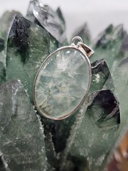 Colgantes de plata con mineral Prehenita