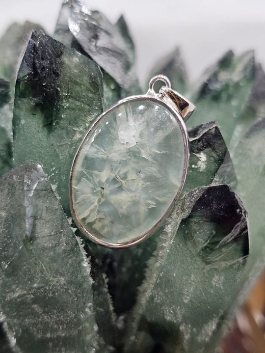 Colgantes de plata con mineral Prehenita