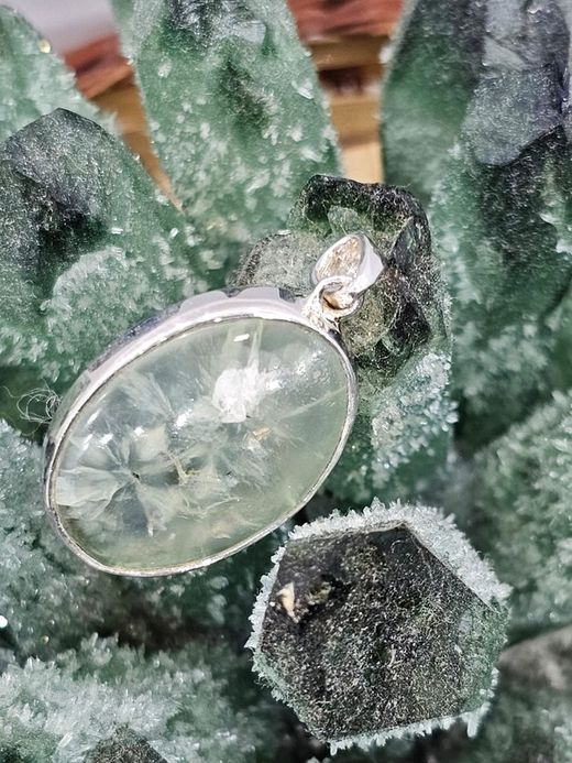 Colgantes de plata con mineral Prehenita