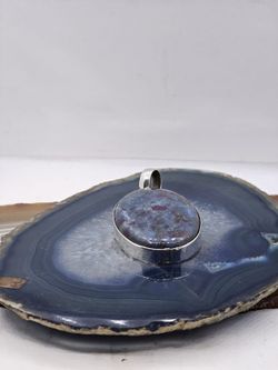 Colgantes de plata con mineral. Rubí Keynight