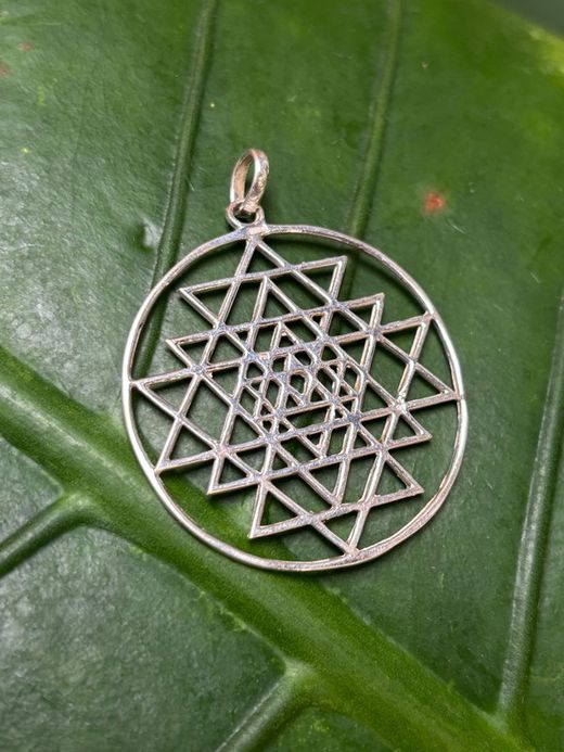 Colgantes de plata lisa. Sri Yantra