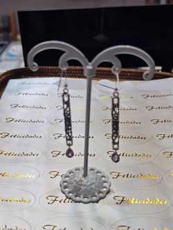 Pendientes gancho con filigrana y amatista.