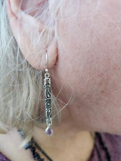 Pendientes gancho con filigrana y amatista.