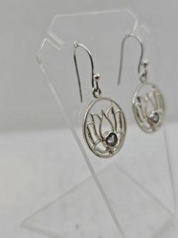 Pendientes gancho de flor de loto. Cuarzo místico