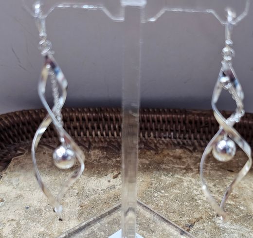 Pendientes plata gancho, tirabuzones, bolas.