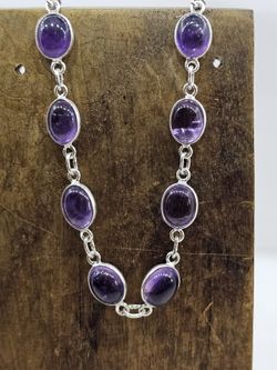 Pulsera de plata con mineral. Amatista ovalada