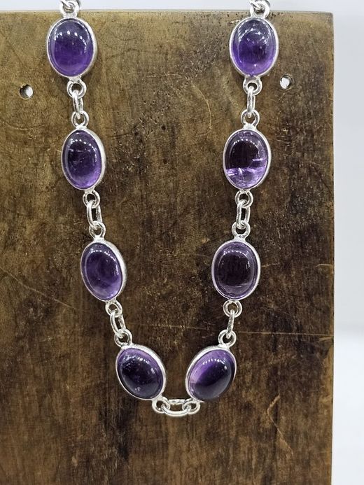Pulsera de plata con mineral. Amatista ovalada