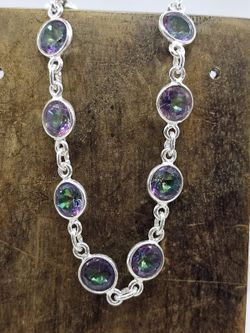 Pulsera de plata con mineral. Cuarzo místico