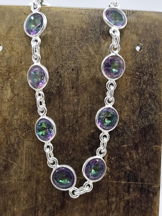 Pulsera de plata con mineral. Cuarzo místico