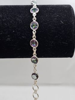 Pulsera de plata con mineral. Cuarzo místico