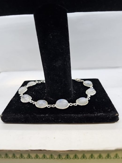 Pulsera de plata con mineral. Piedra de luna