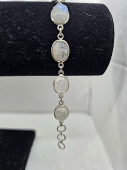 Pulsera de plata con mineral. Piedra de luna