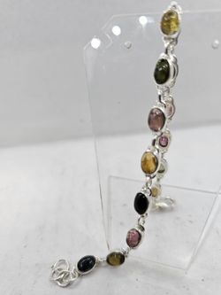 Pulsera de plata con mineral. Turmalina ovalada