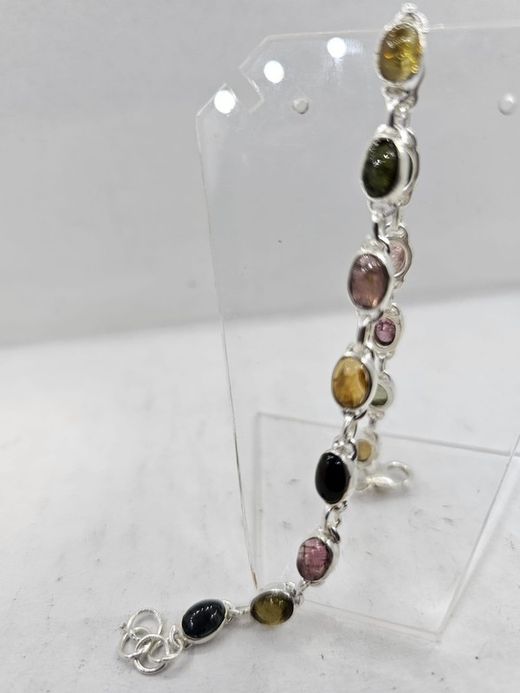 Pulsera de plata con mineral. Turmalina ovalada