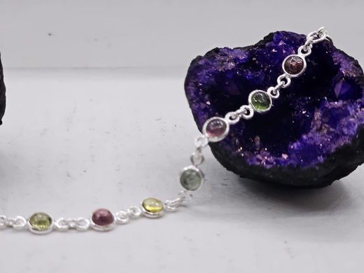 Pulsera de plata con mineral. Turmalina ovalada